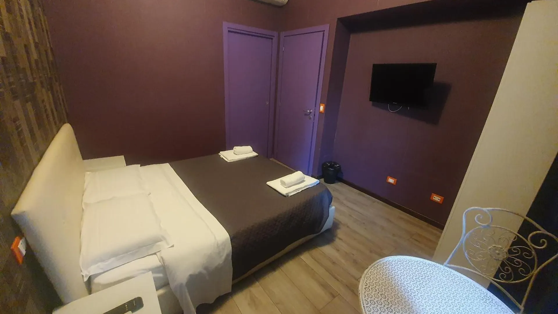 ** Pensión Hotel Sira House Milano Italia
